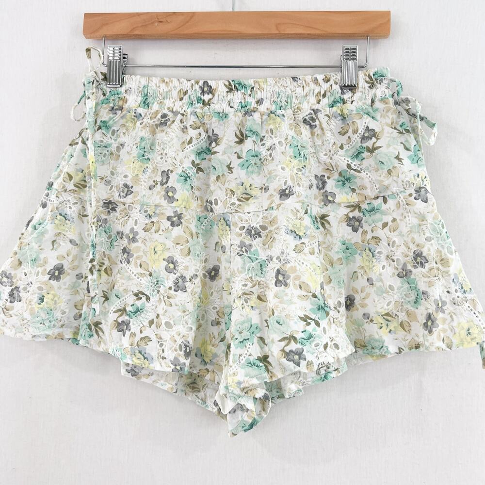 NEW MinkPink Women's Floral Embroidered Flutter Shorts Small Cottagecore Prairie
